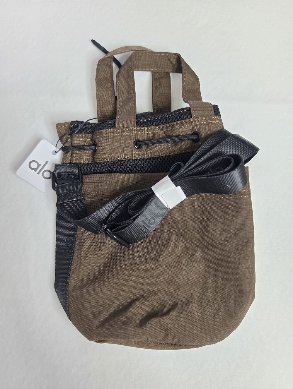 Alo Yoga Utility Cross Body Bucket Bag - Picture 3 of 4
